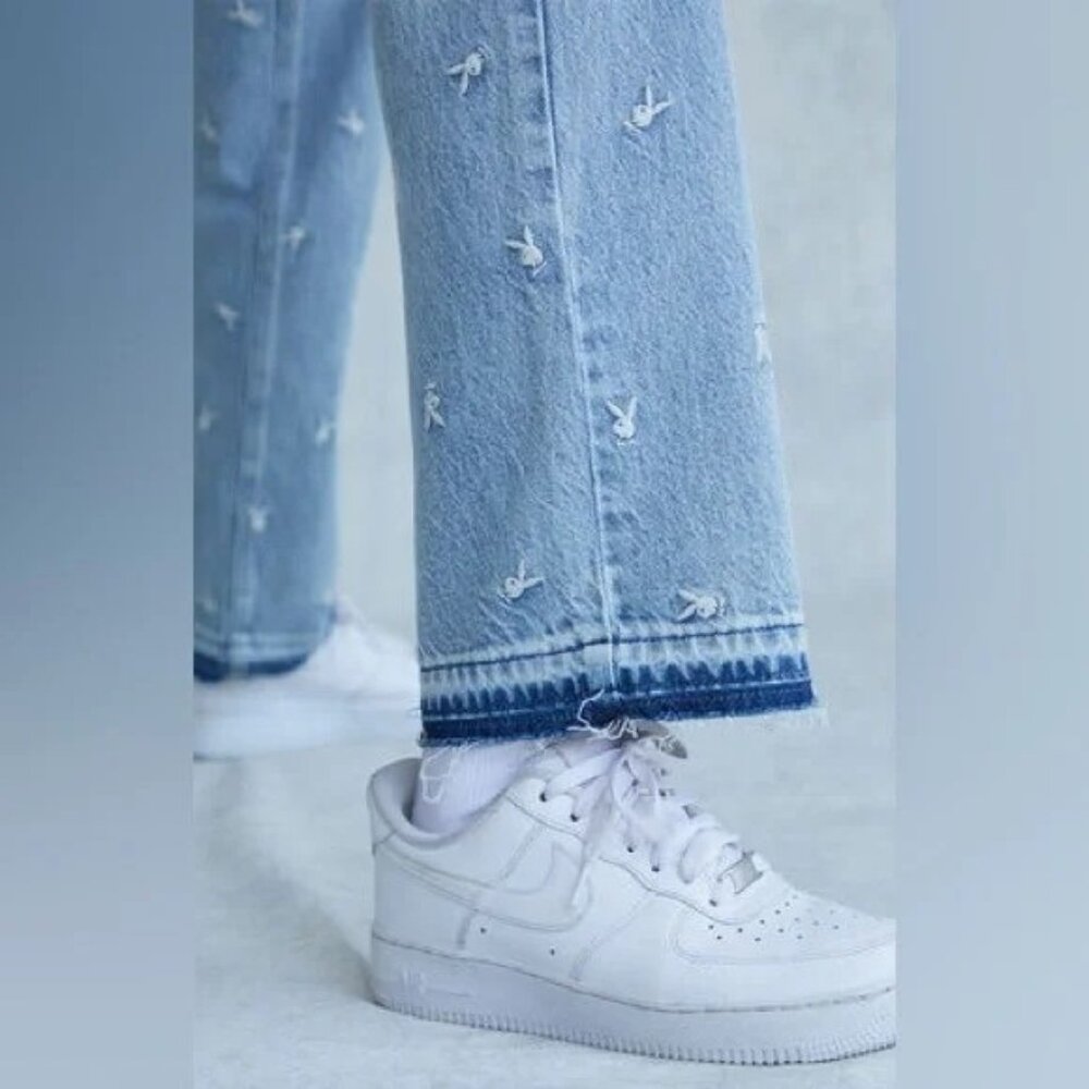 Playboy by Pacsun Raining Bunnies 90’s Boyfriend Drop Hem Light Wash Jeans 28 - Picture 4 of 12